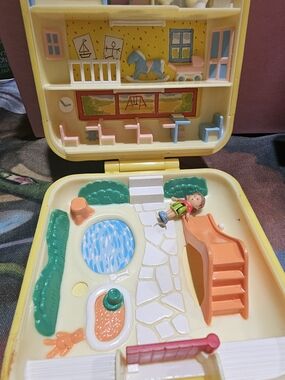 Polly Pocket School/Playground Set